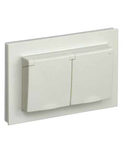 Розетка 2-местная с з/к РСбш12-3-44-БрКр бежевый BRITE (BR-R26-16-44-K10-F). Розетка с заземлением с защитными шторками и крышкой в сборе. IEK в Кургане